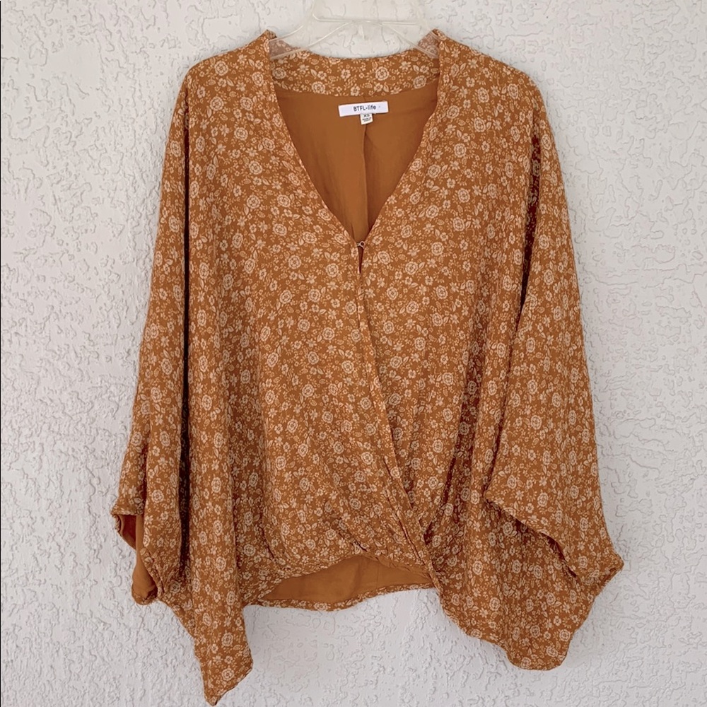 BTFL-life  Anthropology Floral kimono style Top with sparkling thread oversized